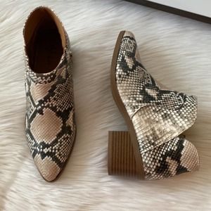 Style Co Vidyaa Ankle Booties Natural Snake 5M